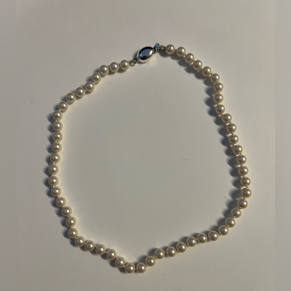 Talbots Classic White Pearl Necklace - Vintage